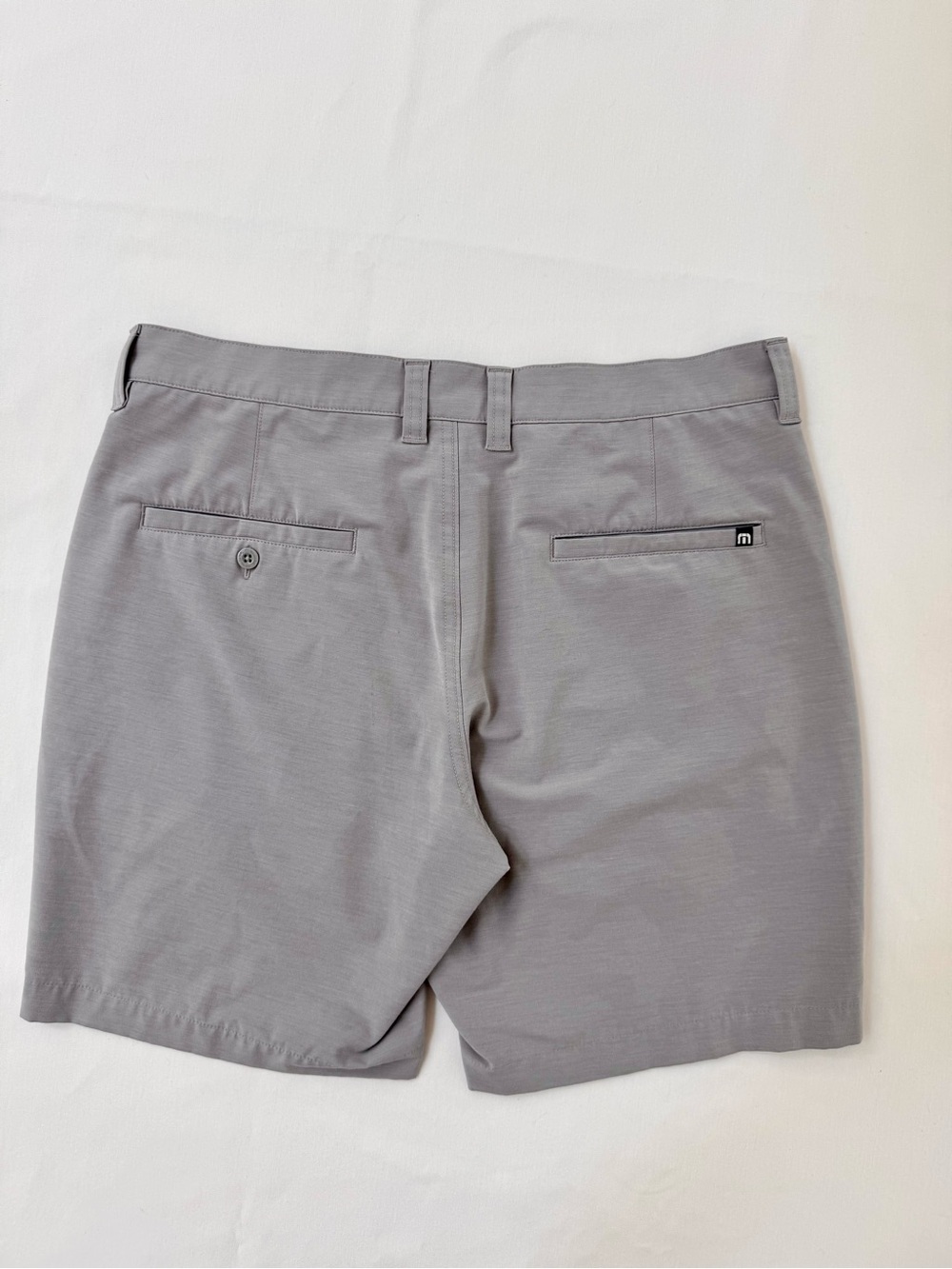 Travis Mathew Mens  Light Gray Golf Shorts 33 Stretch - Picture 5 of 7